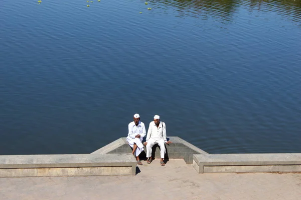 Mars 2019 Pune Maharashtra Indien Människor Som Sitter Vid Floden — Stockfoto