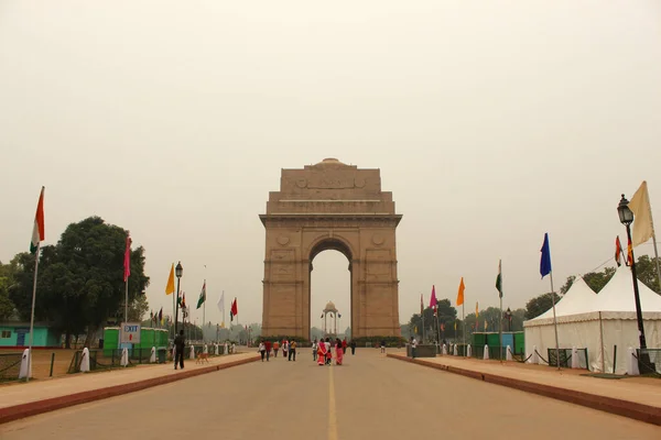 Oktober 2019 Delhi Indien Touristen Vor Dem India Gate — Stockfoto