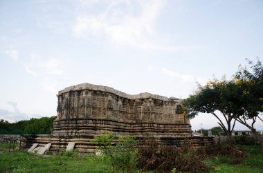 Shantinatha Basadi, Shravanabelagola, Karnataka, Hindistan yakınlarındaki 16. Tirthankar Shantinatha 'ya adanmış bir Jain tapınağı.