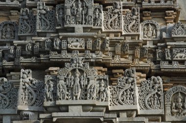 Hoysala İmparatorluğu, Belavadi, Karnataka, Hindistan 'ın Hoysala İmparatorluğu döneminde Veera Narayana tapınağının dış duvarına putlar oyuldu.