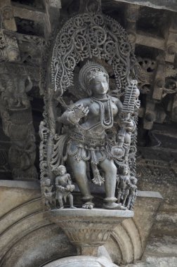 Chennakeshava Tapınağı kompleksinin dış duvarına oyulmuş heykeller, 12. yüzyıl Hindu tapınağı Lord Vishnu, Belur, Karnataka, Hindistan 'a ithaf edilmiştir.