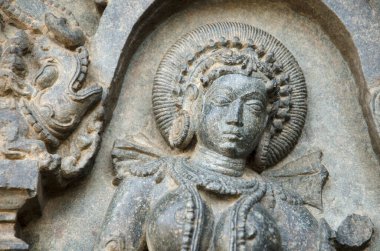 Chennakeshava Tapınağı kompleksinin dış duvarına oyulmuş heykeller, 12. yüzyıl Hindu tapınağı Lord Vishnu, Belur, Karnataka, Hindistan 'a ithaf edilmiştir.