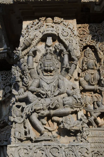 霍耶塞尔瓦拉神庙外墙上雕刻的神像是一座12世纪的印度教神庙 献给印度卡纳塔克邦Halebeedu的湿婆领主 — 图库照片