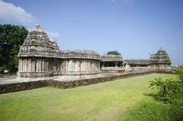 ベラヴァディ カルナータカ インド 2019年11月 ヴェラ ナラヤナ寺院の観光客 それはホヤ帝国の支配の間に建てられました — ストック写真