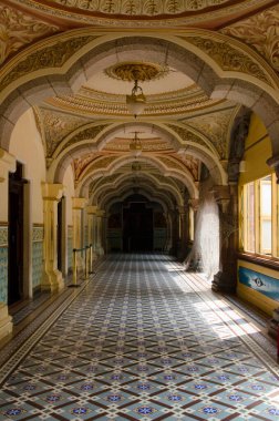 10 Kasım 2019, Mysore, Karnataka, Hindistan. Mysore Sarayı 'nın iç kısımları tarihi bir saray ve Wadiyar Hanedanı' nın resmi ikametgahı ve Mysore Krallığı 'nın merkezidir.