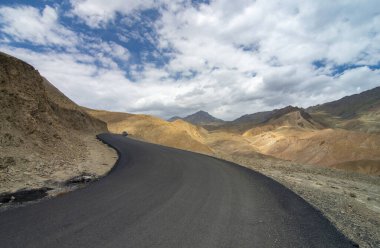 Srinagar Karayolu, Fotula Geçidi, Ladakh, Hindistan Fotu La Leh ve Kargil arasındaki iki yüksek dağ geçidinden biridir.