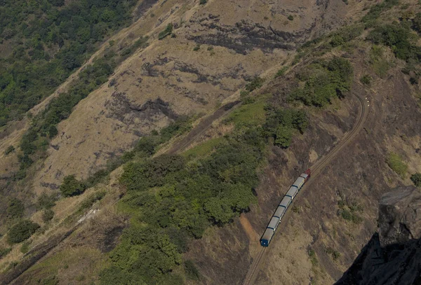 从印度马哈拉施特拉邦马瑟兰全景看山区玩具火车 — 图库照片