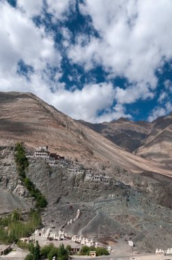 Diskit Manastırı veya Diskit Gompa, Hindistan 'ın Nubra Vadisi' ndeki en eski ve en büyük Budist manastırı.