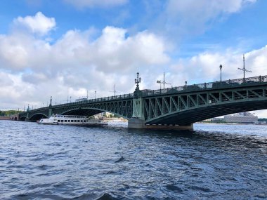 St. Petersburg, Rusya: Neva Nehri 'nden Trinity Köprüsü görülüyor