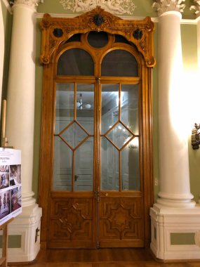 13 Ağustos 2019, St. Petersburg, Rusya: Kapı koruması, Yusupov Sarayı, Moika
