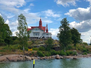 15 Ağustos 2019, Helsinki, Finlandiya: Helsinki limanındaki adada tatil evi