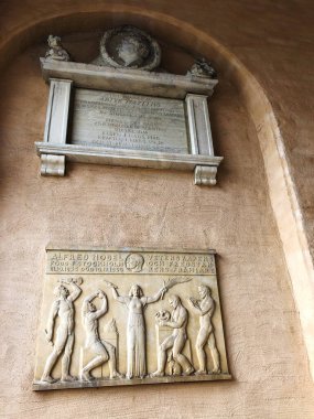 Stockholm, İsveç - 16 Ağustos 2019 Alfred Nobel plaketi. Stockholm Belediye Meclisi Binası