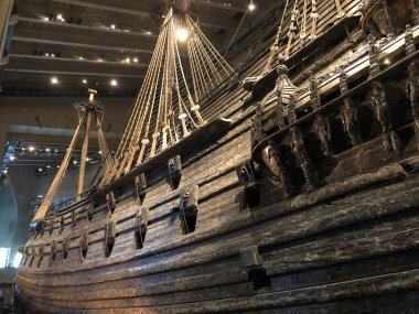 Vasa Müzesi, Stockholm, İsveç - 16 Ağustos 2019: Vasa gemisi 1628 'de alabora oldu ve 333 yıl deniz yatağında kaldıktan sonra kurtarıldı