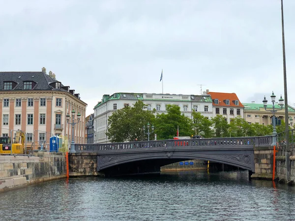 デンマーク コペンハーゲン2019年8月18日 ボートクルーズから見たHjbro橋の眺め — ストック写真