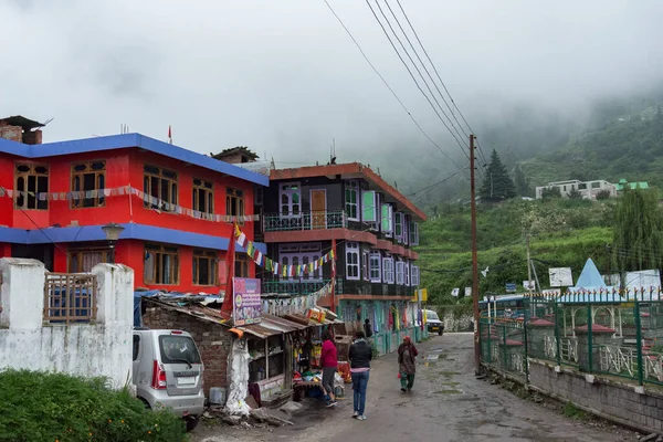 Sarahan Kasaba Manzarası Sisli Bir Günde Himachal Pradesh Hindistan — Stok fotoğraf