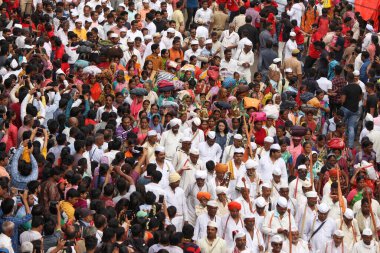 Dnyaneshwar Maharaj Palki ile Warkari veya Pilgrims, Pune, Maharashtra, Hindistan