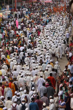 Dnyaneshwar Maharaj Palki ile Warkari veya Pilgrims, Pune, Maharashtra, Hindistan
