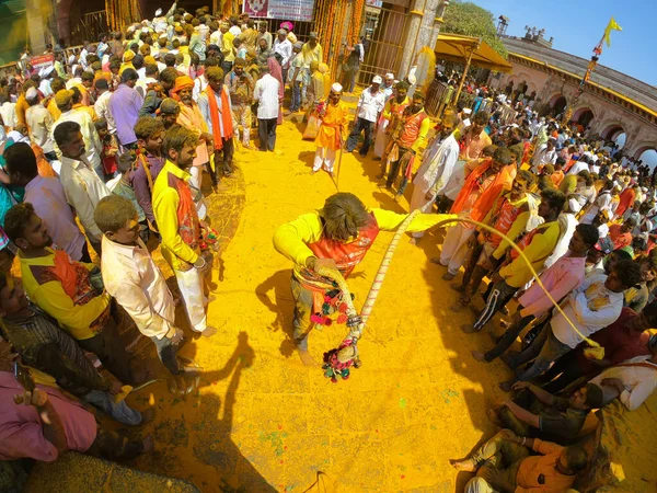 Muž Bičující Sebe Jejuri Pune Maharashtra — Stock fotografie