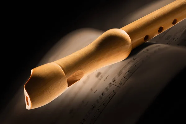 Primer Plano Flauta Madera Con Partitura Musical —  Fotos de Stock