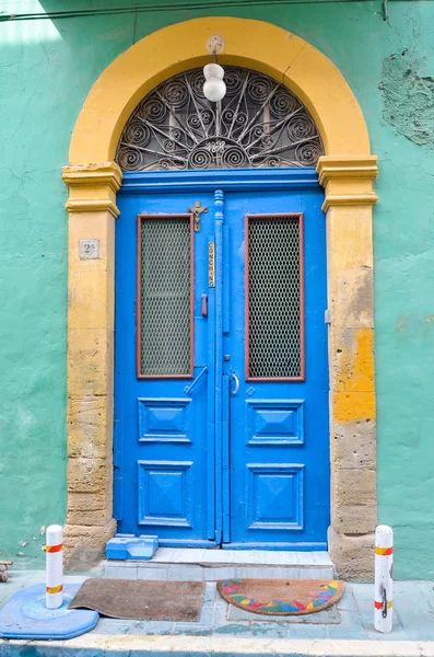 Blaue Holztür Gelbe Tür Bunte Tür Mediterranen Stil Der Nähe — Stockfoto