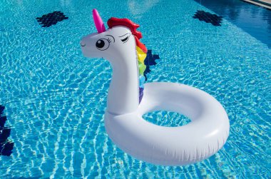 Tek boynuzlu at şişme float. Şişme tek boynuzlu at. Tek boynuzlu at havuzu yüzük, tek boynuzlu at havuzu float. Tek boynuzlu at yüzmek tüp. Şişme tek boynuzlu at.