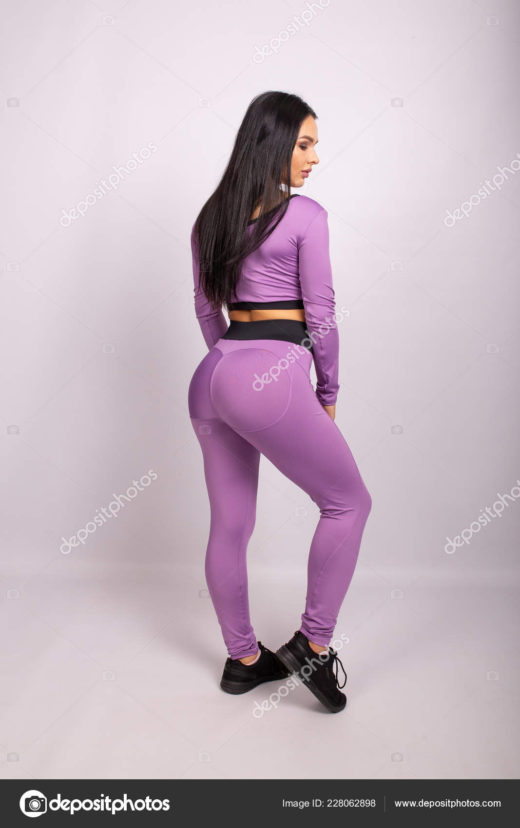 Side View Sportive Woman Wearing Purple Leggings Top Isolated White Stock  Photo by ©phototime 228062898