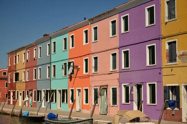 Concepto Colorido Naranja Rosa Púrpura Venecia Burano Canal Isla Pequeñas — Foto de Stock