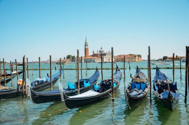 San Marco Venedik, İtalya San Giorgio di Maggiore Kilisesi ile kare tarafından demirlemiş gondol
