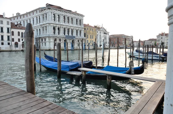 Calle Tradicional Del Canal Con Góndola Venecia Italia Vista Del — Foto de Stock