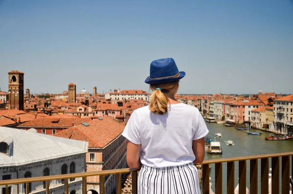 Woman Tourist Travel Italy Young Girl Straw Hat Venice Girl — Stock Photo, Image