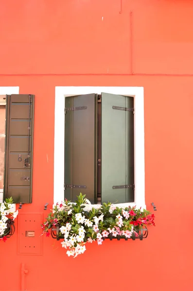 Style Méditerranéen Fenêtre Colorée Sur Île Burano Venise Italie — Photo