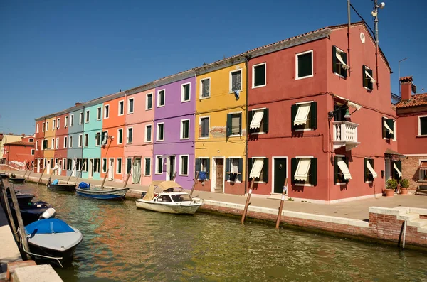 Coloridas Casas Pintadas Largo Del Canal Isla Burano Venecia Italia — Foto de Stock