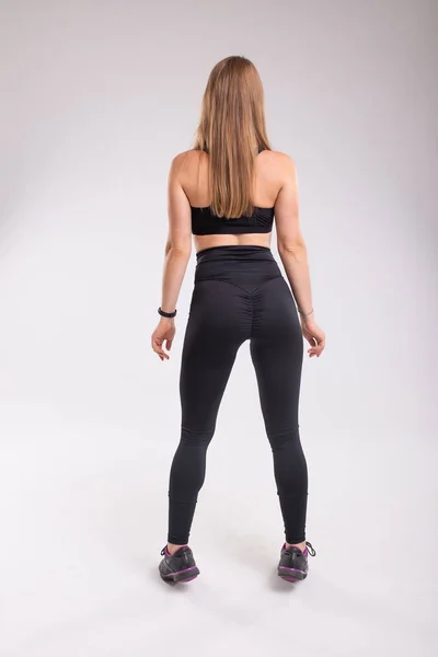 Vista posteriore della donna sportiva. Vista posteriore di seduta sportiva donna w — Foto Stock
