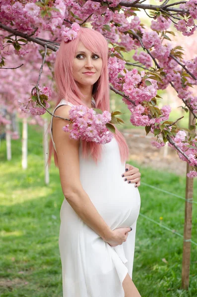 母性、妊娠と期待の概念。妊娠中の女性のwi — ストック写真