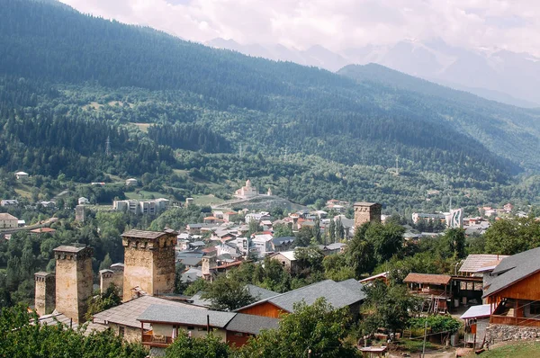 Krásný výhled na Mestii, hlavní město Svaneti, Gruzie — Stock fotografie