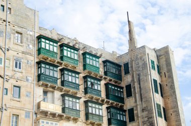 Tipik Malta yeşil Ahşap balkon