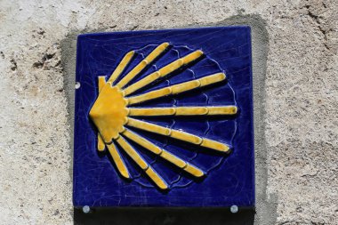 St James, Camino Yolunda hacılar için kabuk tarak işareti işareti 