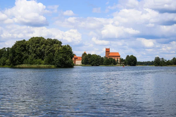 Château de Trakai, château médiéval gothique de l'île, situé à Galve l — Photo