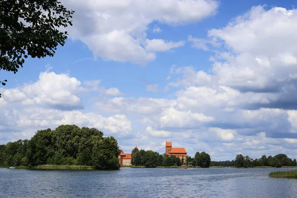 Museu do Castelo da Ilha de Trakai. aldeia de Trakai, Lituânia . — Fotografia de Stock