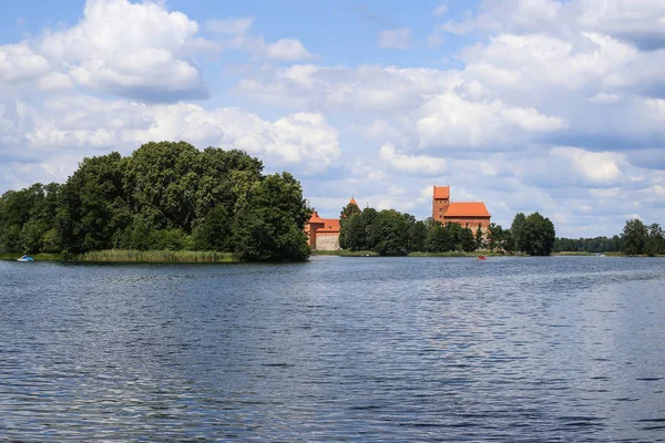 Château de l'île de Trakai, l'une des destinations touristiques les plus populaires — Photo