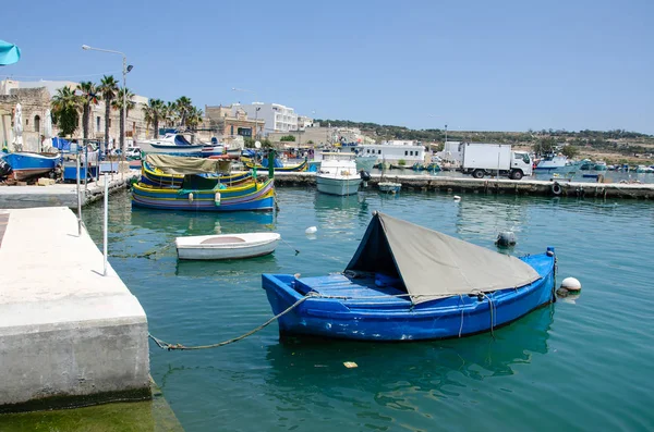 Stadsbild utsikt över Marsaxlokk Village Port of Malta — Stockfoto
