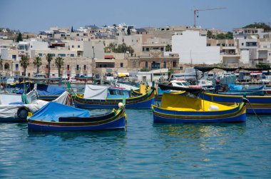 Marsaxlokk bağlantı noktası demirli Luzzu