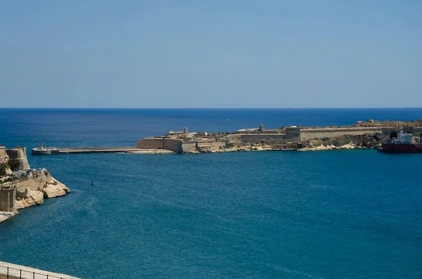 Utsikt över Fort Ricasoli på Malta. Plats där spelet av troner var — Stockfoto