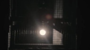 korku karanlık Bodrum ortamında