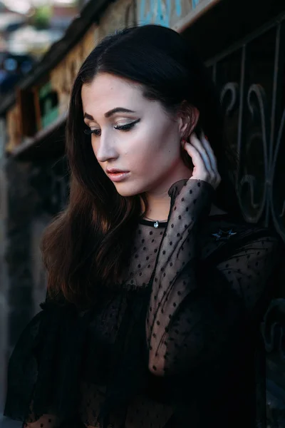 Portrait of a beautiful girl on the street. vertical photo — Stock Photo, Image