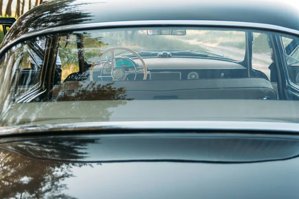 Машина Черная Внутри Сиденье Бежевой Кожи Ретро Car Stage Летом — стоковое фото
