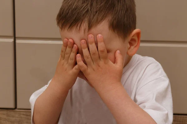 Boy White Shirt Closed His Eyes His Hands Hiding Crying — Stock Photo, Image