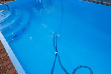 Havuzun vakumlama, fırça temizler ve havuzun dibinde için umursamıyor. Havuz temizleyicisini. toplamak, çöp ve pislik. otomatik olarak alt ve vakum kenarlarında parçacıkları kesiyor