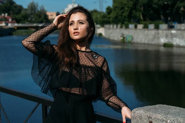 Beautiful Girl Brunette Summer River City Black Dress Standing Alone — Stock Photo, Image