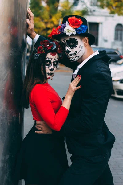 Una Pareja Usando Maquillaje Cráneo Día Todas Las Almas Maquillaje —  Fotos de Stock